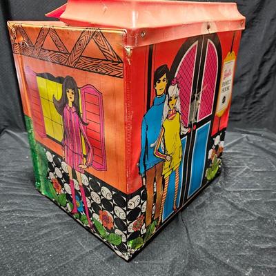 Mod Barbie Family House 1968 Has some accessories and two barbie dolls -roof is damaged