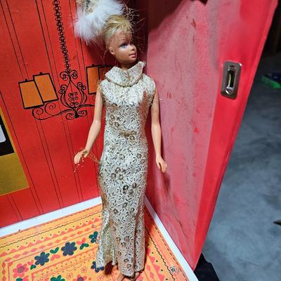 Mod Barbie Family House 1968 Has some accessories and two barbie dolls -roof is damaged