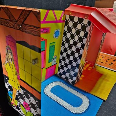 Mod Barbie Family House 1968 Has some accessories and two barbie dolls -roof is damaged
