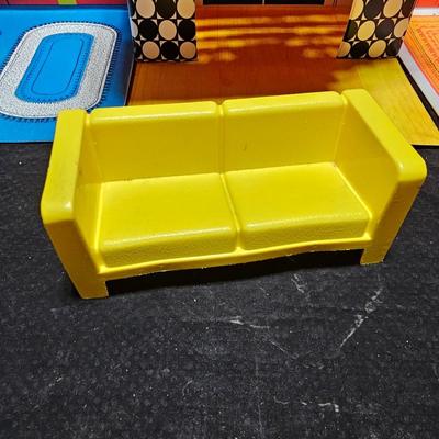 Mod Barbie Family House 1968 Has some accessories and two barbie dolls -roof is damaged