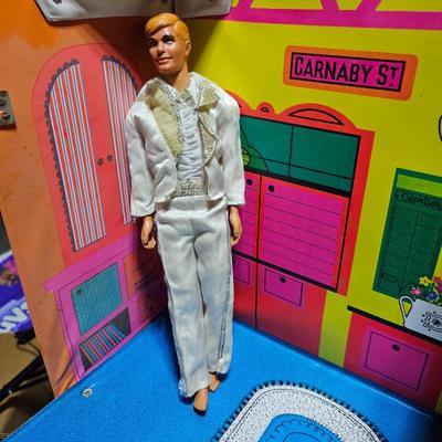 Mod Barbie Family House 1968 Has some accessories and two barbie dolls -roof is damaged