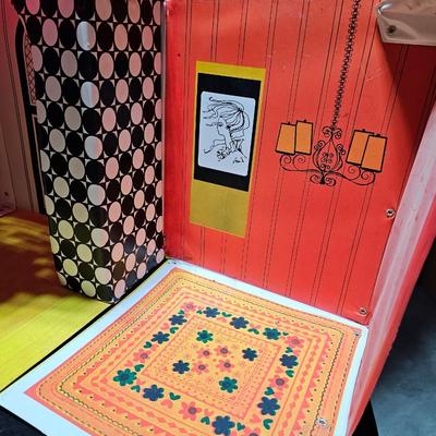 Mod Barbie Family House 1968 Has some accessories and two barbie dolls -roof is damaged