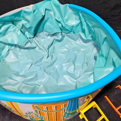 Vintage Barbie Pool Party Swimming Pool 1973 Not Complete with barbie dolls