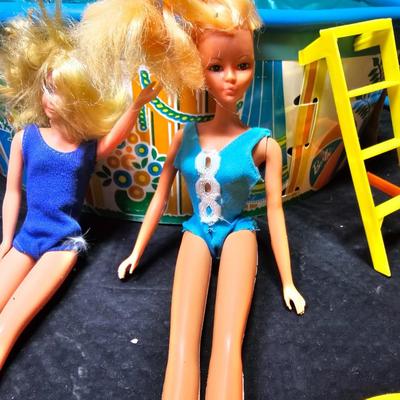 Vintage Barbie Pool Party Swimming Pool 1973 Not Complete with barbie dolls