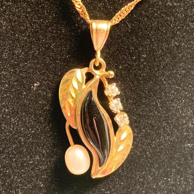 14k Yellow Gold Necklace w/ Pendant