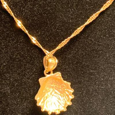 14k Gold Necklace w/ Shell Pendant