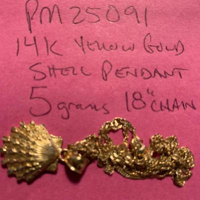 14k Gold Necklace w/ Shell Pendant