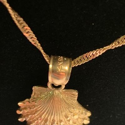 14k Gold Necklace w/ Shell Pendant