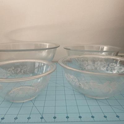 Pyrex nesting bowls