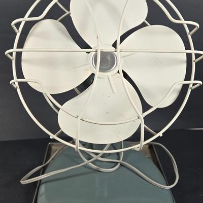 LOT 284: Vintage Desk Fan and GE P'JAMMER AM FM CLOCK RADIO ; Both Untested