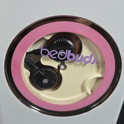 LOT 284: Vintage Desk Fan and GE P'JAMMER AM FM CLOCK RADIO ; Both Untested