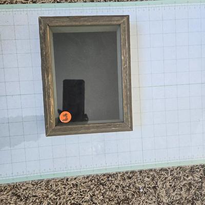 Shadow box