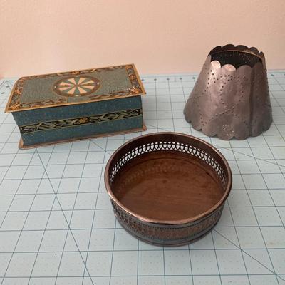 Metal lot