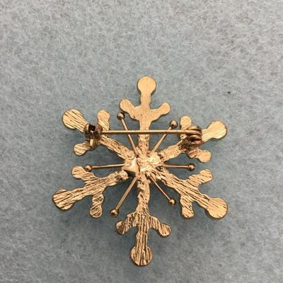 Vintage snowflake brooch