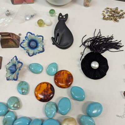 Assortment Of Costume Jewelry Clasp 835 & G Silver