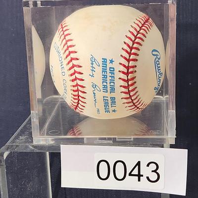 Hoyt Wilhelm Signed Baseball In Collectors Case