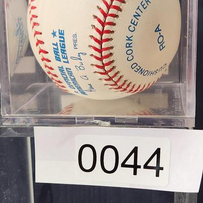 Paul Molitor Signed Baseball In Collectors Case