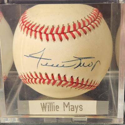 Willie Mays Signed Baseball In Collectors Case