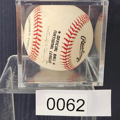 Mike Piazza Signed Baseball In Collectors Case