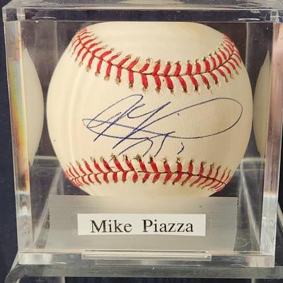 Mike Piazza Signed Baseball In Collectors Case