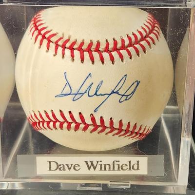 Dave Winfield Signed Baseball In Collectors Case