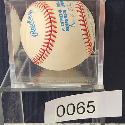 Robin Yount Signed Baseball In Collectors Case