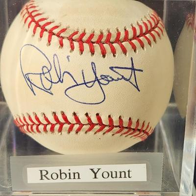 Robin Yount Signed Baseball In Collectors Case