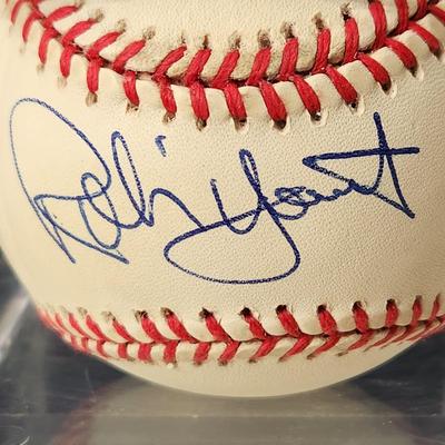 Robin Yount Signed Baseball In Collectors Case