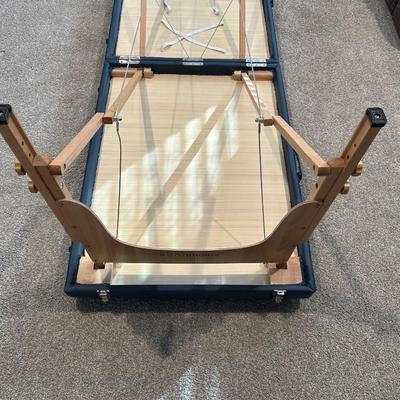 SALONITURE PORTABLE MASSAGE TABLE WITH NYLON CARRY CASE
