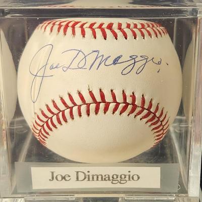 Joe DiMaggio Signed Baseball In Collectors Case