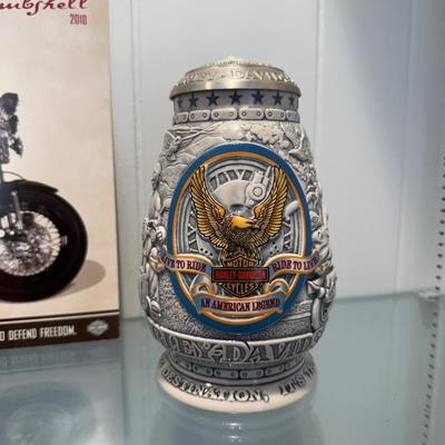 HARLEY DAVIDSON MEMORABILIA