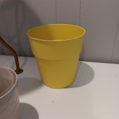 MOSAIC STYLE TOP PLANT STAND AND FLOWER POTS