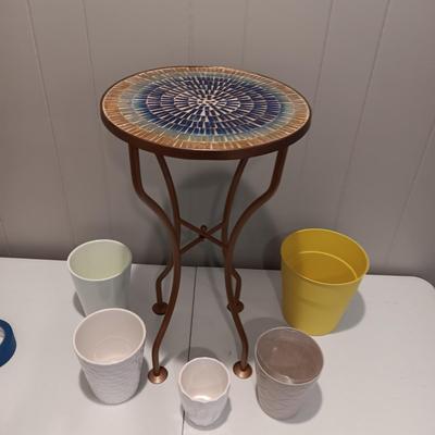 MOSAIC STYLE TOP PLANT STAND AND FLOWER POTS
