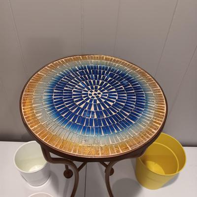MOSAIC STYLE TOP PLANT STAND AND FLOWER POTS