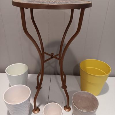 MOSAIC STYLE TOP PLANT STAND AND FLOWER POTS