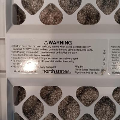 METAL PET PLAYPEN OR ENCLOSURE AND AN ADJUSTABLE SAFETY GATE