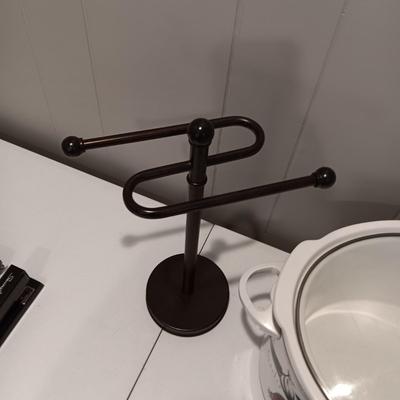 LARGE CROCK POT AND A HAND TOWEL HOLDER