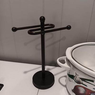 LARGE CROCK POT AND A HAND TOWEL HOLDER