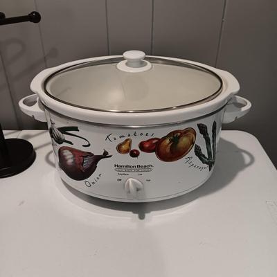 LARGE CROCK POT AND A HAND TOWEL HOLDER