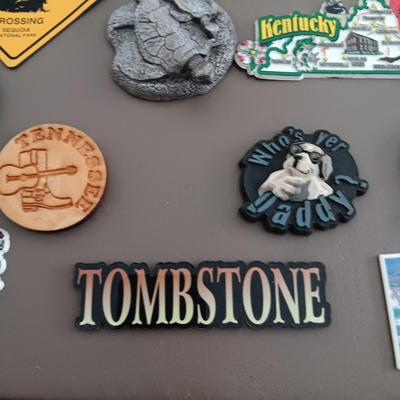 2 PEWTER FIGURES AND FRIDGE MAGNETS