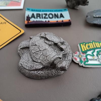 2 PEWTER FIGURES AND FRIDGE MAGNETS