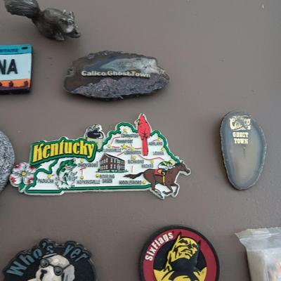 2 PEWTER FIGURES AND FRIDGE MAGNETS