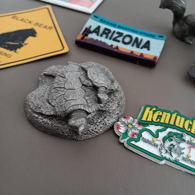 2 PEWTER FIGURES AND FRIDGE MAGNETS