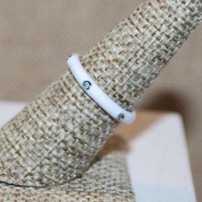 Size 6 Delicate WHITE Enamel Ring with 6 Accent Clear Stones on a Silver Tone Band (1.9g)