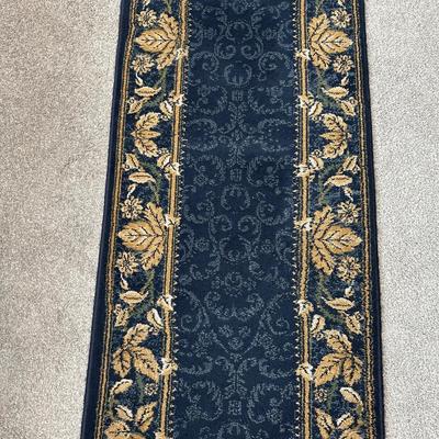 ROUND AREA RUG AND HALL RUNNER