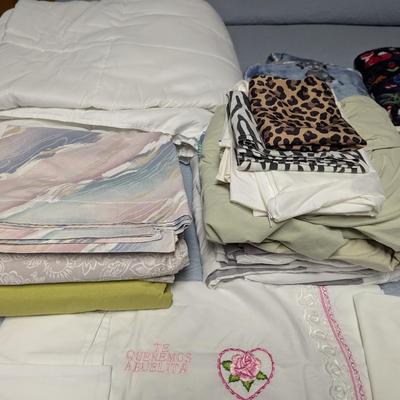 Assortment Of Linens & Throw Blankets (BR2)