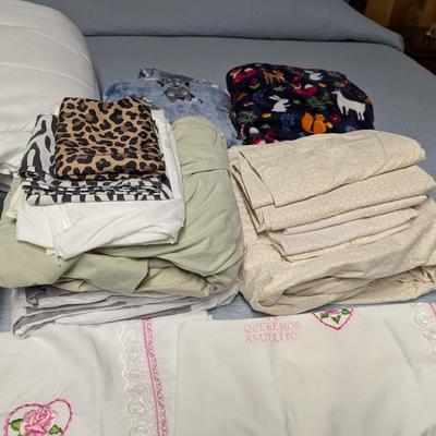 Assortment Of Linens & Throw Blankets (BR2)