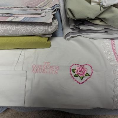 Assortment Of Linens & Throw Blankets (BR2)