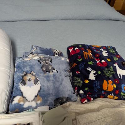 Assortment Of Linens & Throw Blankets (BR2)