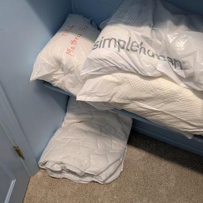 Assortment Of Linens & Pillows (BR2)